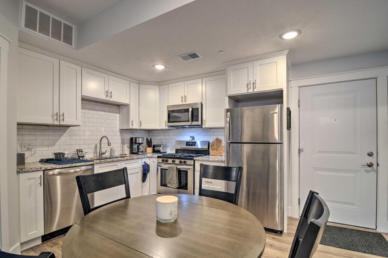 Modern Traverse City Condo About 1 Mi To Bay! Екстер'єр фото