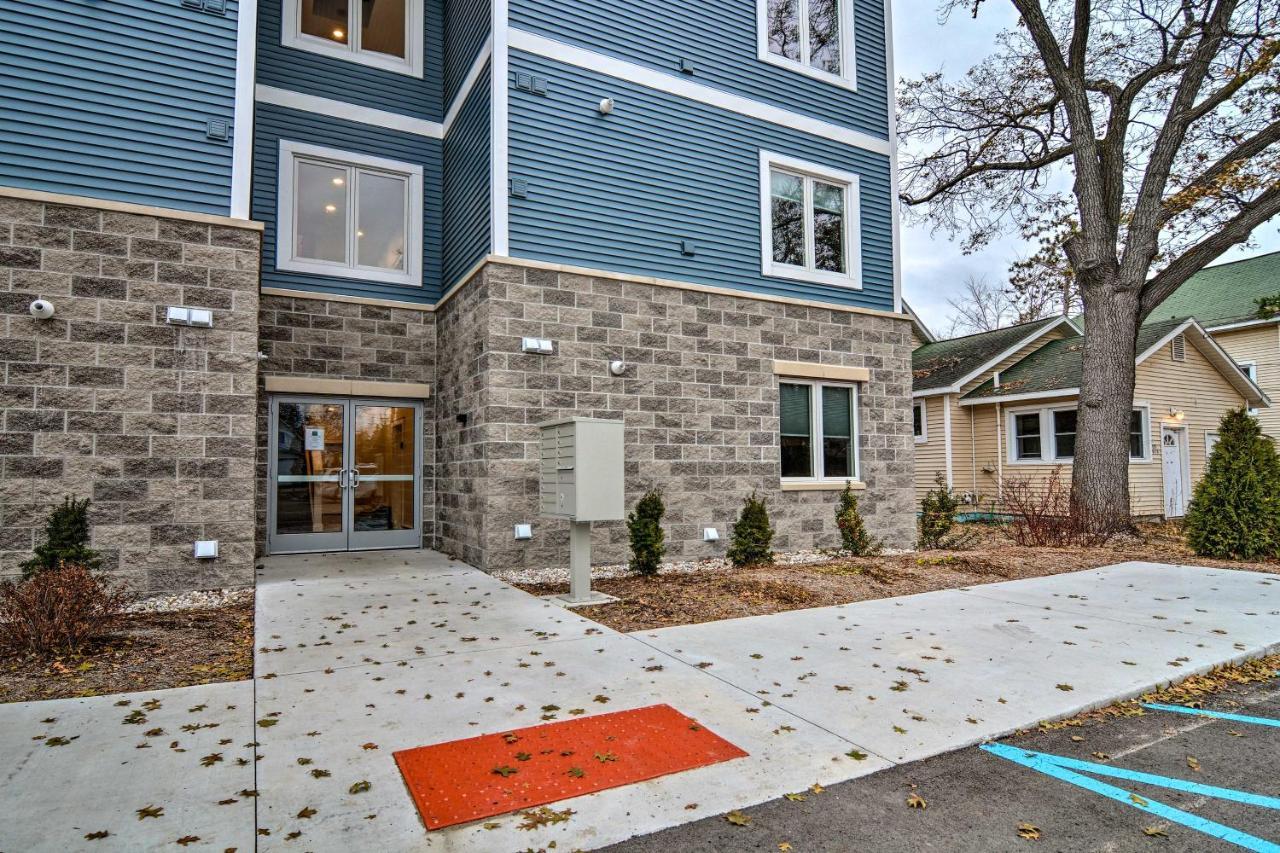 Modern Traverse City Condo About 1 Mi To Bay! Екстер'єр фото