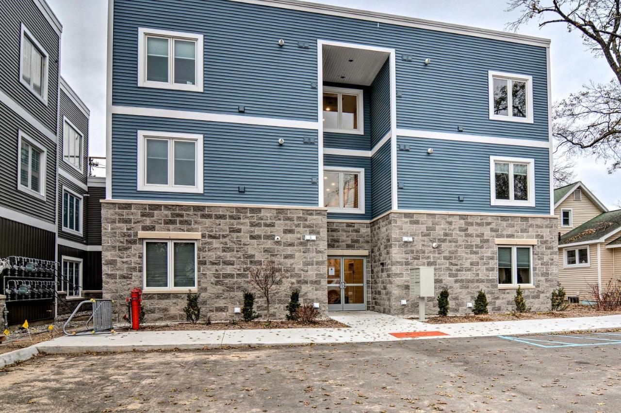 Modern Traverse City Condo About 1 Mi To Bay! Екстер'єр фото